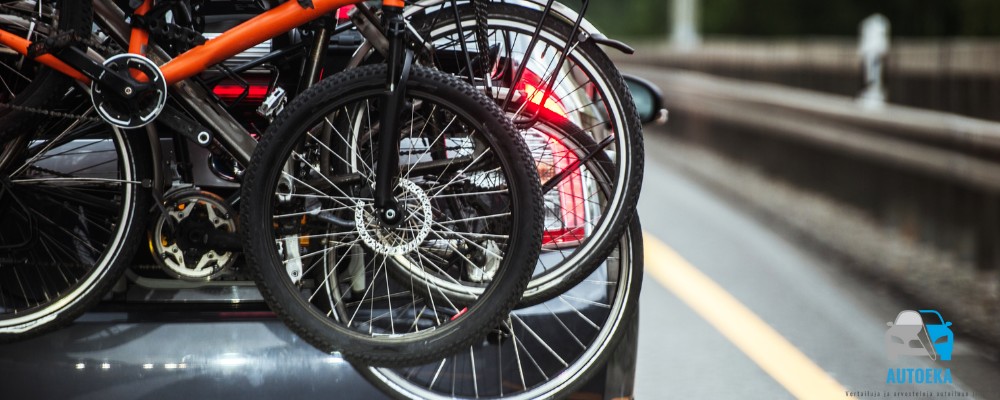 pyörien kuljetus autossa