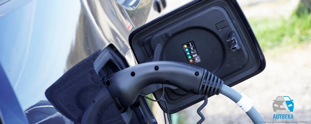 sähköauton lataus